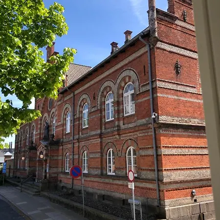 Huset Ved Springvandet * 란데르스