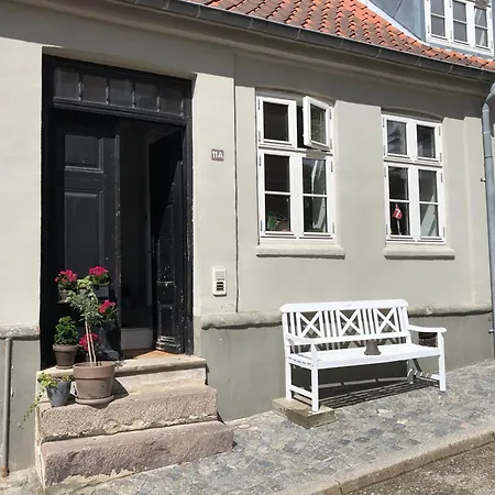 Huset Ved Springvandet *