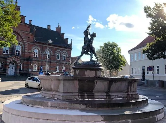 Huset Ved Springvandet * Раннерс